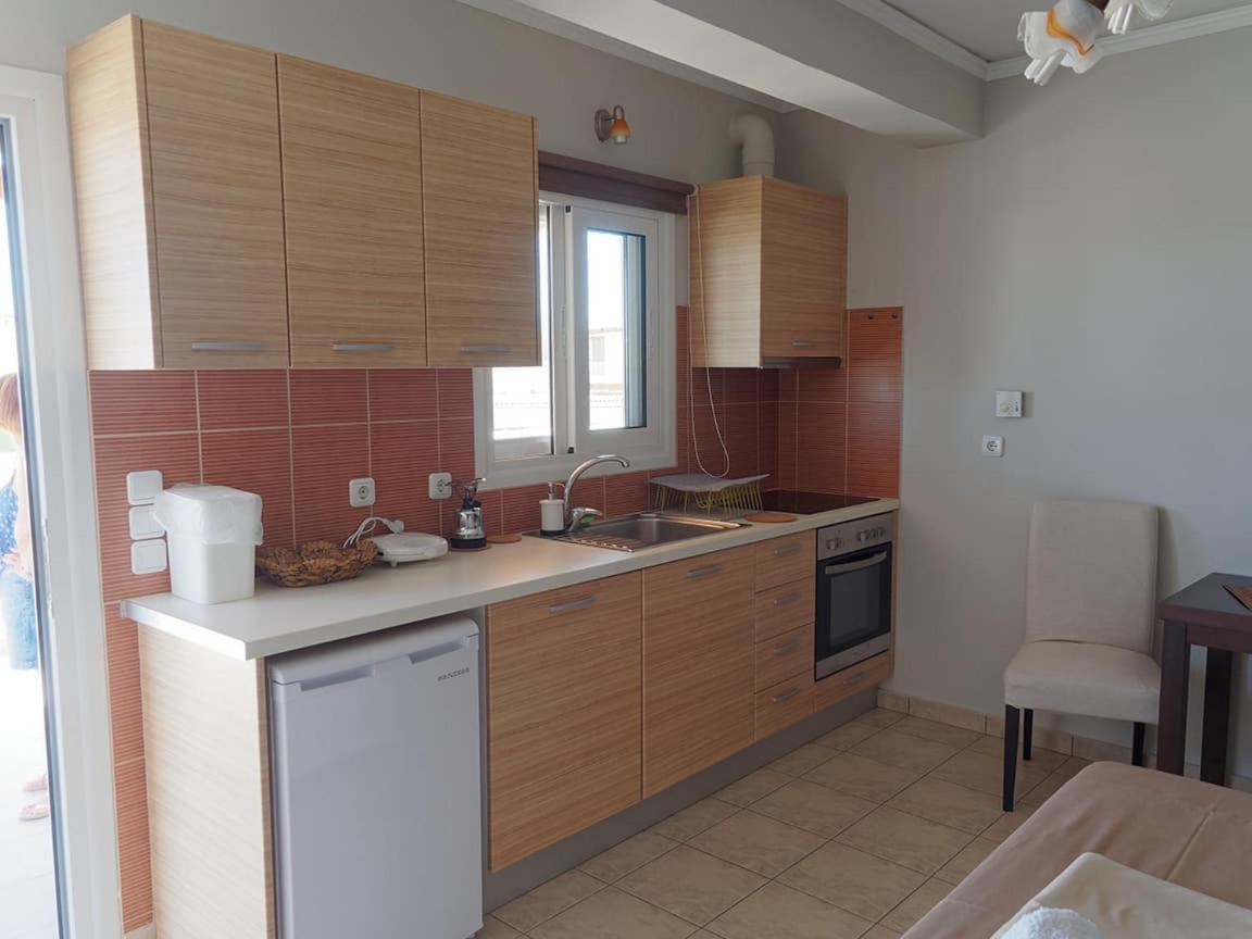 N&Μ Apartment Méthana Exterior foto